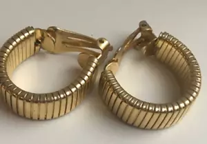 Vintage Gold Tone Earrings Round Shape Clip-on Women's Jewelry Novelty - Picture 1 of 9