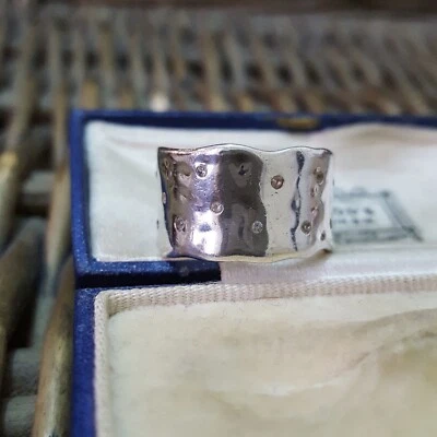 Кольцо из стерлингового серебра 925 пробы Monica Vinader, разброс сирены, размер O,5 США 7,5, РЕКОМЕНДУЕМАЯ РОЗНИЧНАЯ ЦЕНА 198 фунтов - Изображение 1 из 4