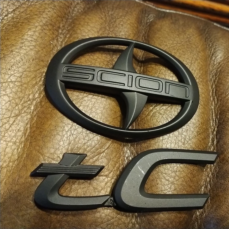 SCION tC EMBLEMA NEGRO CON LOGO TRASERO Foto 1 de 3