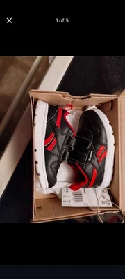 Nuevo Reebok 4.5c rojo y negro para niño pequeño Foto 1 de 4