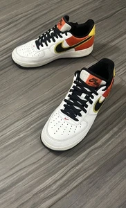 Nike Air Force 1 07 LV8 Raygun Tenis Blanco Negro Naranja CU8070-100 Hombre’s 10.5 - Imagen 1 de 24