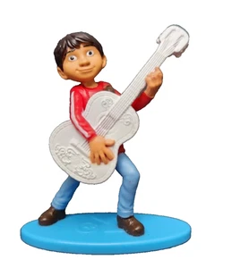 Miguel aus Coco Spielfigur Disney Pixar 2020 2,5" Cake Topper Gitarre Musiker - Bild 1 von 5