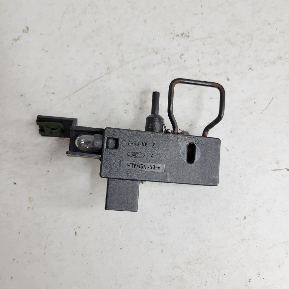 Luz de guantera Ford F-150 F-250 F-350 Bronco 1992-1996 F2 TB-15A563-A OEM Foto 1 de 4