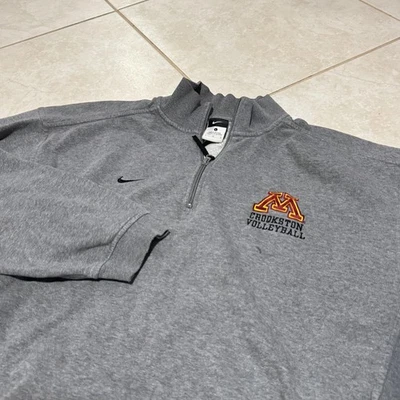 Moletom de vôlei masculino Minnesota Crookston cinza grande Nike NCAA quarto de zíper - Imagem 1 de 4