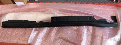 Ferrari 812, Schweller Abdeckung, Links, Seite Rock, OEM Ferrari P/N 88068510 - Bild 1 von 4