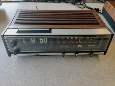 General Electric Flip Clock Radio Model 7-4321C Walnut Grain GE Clock Works Cover