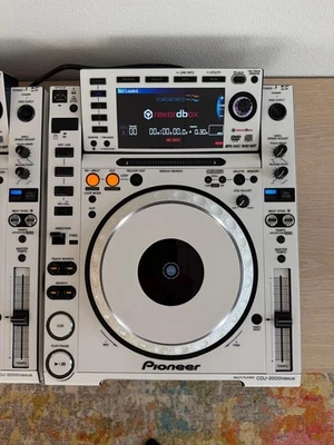 Pioneer CDJ 2000 Nexus Digitale DJ Turntable (2x) - Tested - Fast Shipping - Bild 1 von 4