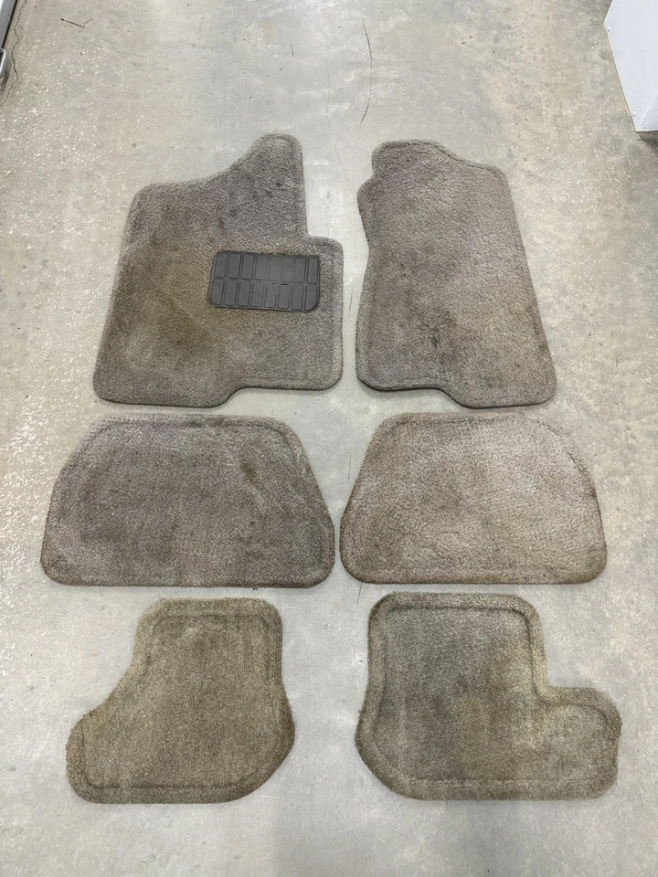 Alfombrilla OEM GM Suburban Tahoe Escalade ESV Yukon XL 1999-2013 Sierra Silverado Foto 1 de 4