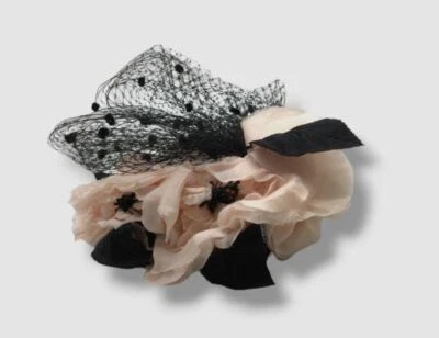 $850 Kokin Women's Pink Flower Lace Fascinator Hat One Size - Image 1 of 4