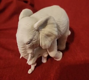 White Elephant with calf. Made in Japan. 1974. Aldon Porcelain  - Picture 1 of 7