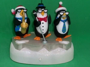 Hallmark 2011 Jingle Bell Blues - Magic - Penguins - Nuevo en caja - Imagen 1 de 17
