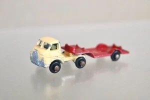 BENBROS MIGHTY MIDGET BEDFORD LOW LOADER LORRY BEIGE with RED TRAILER 1og - Picture 1 of 7
