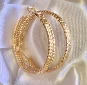 CRUISE 4cm Glittering Gold Hoop Earrings 18k Gold Filled BRAND NEW IN GIFT BOX - Picture 1 of 7