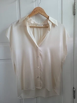 Blusa para mujer Vince de seda con cuello en V, manga corta, forrada, tono dorado, talla XS Foto 1 de 4