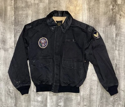 Chaqueta de Vuelo AVIREX Para Hombres Grande De Colección A2 Negra Algodón USAF Parche Bombardero Pequeña Foto 1 de 4