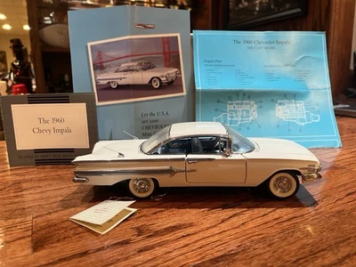 Franklin Mint 1960 Chevrolet Impala Coupe Ermine White Blue 1:24 Die-Cast Model - Image 1 of 4