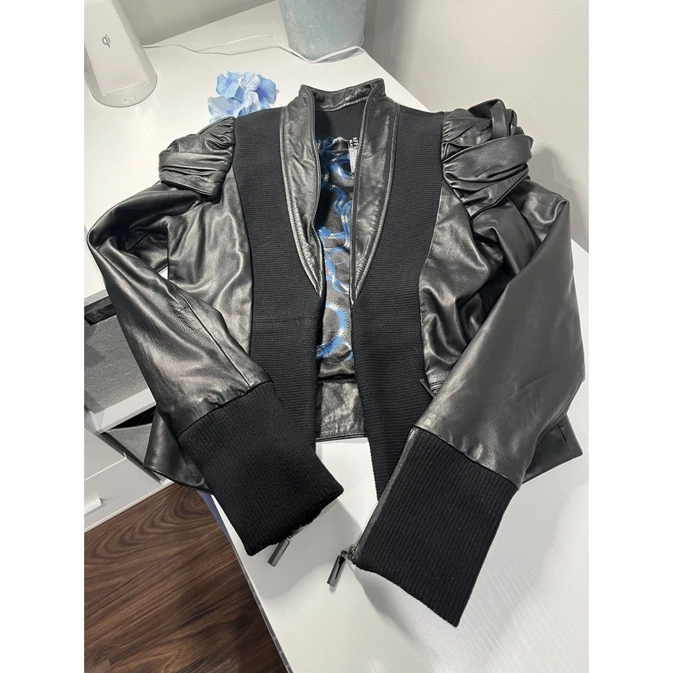 Chaqueta Affliction Negra Premium Cuero Genuino Manga Abullonada Mujer Mediana Foto 1 de 4