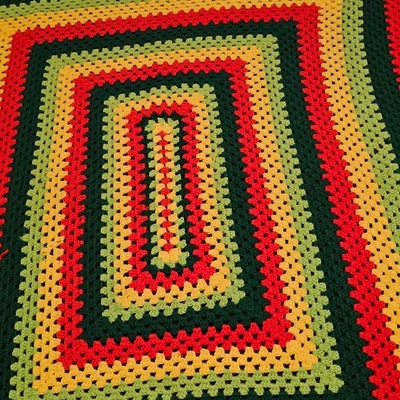 Ручной работы бабушка квадратный крючком одеяло плед Rasta цвета 73 «x 58» - Изображение 1 из 3
