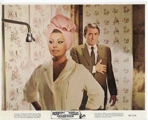 FOTO A COLOR VINTAGE GREGORY PECK 10X8 - ESCENA DE "ARABESCO" 1966 (MP74)* - Imagen 1 de 1