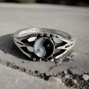 SILVER Oval Black & White Ying Yang Ring Punk Gothic Goth Balance - Picture 1 of 1