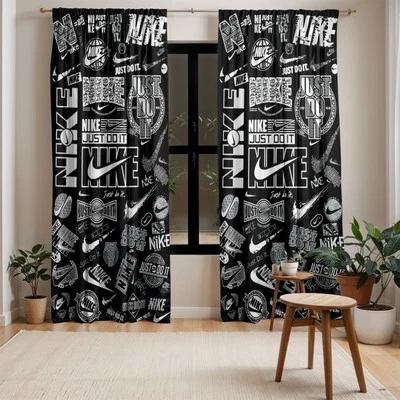 Cortina negra con patrón Nike, cortina de ropa de calle, zapatilla deportiva, moda callejera Foto 1 de 4