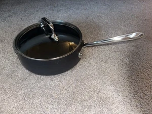 All-Clad HA1 harteloxiert Antihaft 2,5 Quart und 3,5 Quart. Kochtöpfe mit Deckel - Bild 1 von 7
