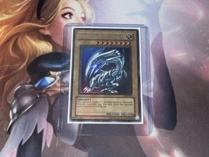 Ultra Rare Original Blue-Eyes White Dragon Holo Yugioh Card SDK-001 MP - Picture 1 of 1