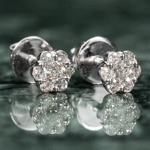 Pendientes pequeños unisex de oro blanco liso de 10 K de 0,38 quilates con racimo de diamantes naturales - Imagen 1 de 6