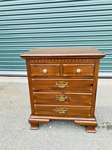 Beautiful Vintage 1970's Ethan Allen Old Tavern Pine Bedroom Nightstand Chest Cover