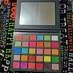 Make Up Revolution The Simpsons Spooktacular Treehouse Of Horror Eye Palette New - Picture 1 of 2