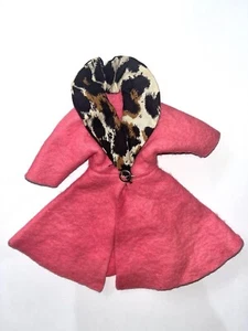 Vintage Barbie Clone Puppe Wendy Elite Hong Kong Rosa Filz Leopard Mantel Jacke - Bild 1 von 8