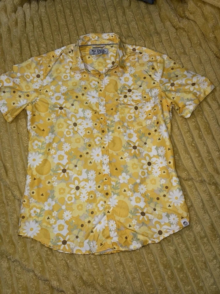Men’s Free Planet, Yellow Floral Pool Party Vacation Shirt Button Down Large - Image 1 of 4