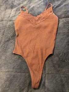 Body donna Victoria’s Secret rosa taglia:M marrone a costine pizzo orlo perizoma nuovo con etichette - Foto 1 di 8