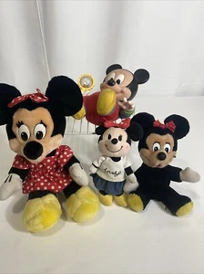 Lotto peluche e giocattoli vintage Minnie e Topolino Walt Disney World Disneyland 4 pezzi - Foto 1 di 18