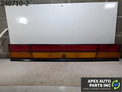 OEM 1993 Chrysler Lebaron 3L Tail Light Center Fits Foto 1 de 4