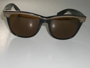 1980's VINTAGE B&L RAY BAN BLACK/GOLDEN BROWN TRIM B15 WAYFARER II SUNGLASSES - Picture 1 of 6