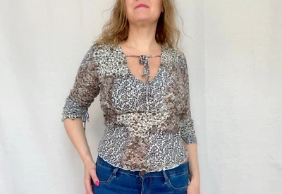 Blouse transparente des années 90 par NAF NAF, chemise vintage bleue et marro... - Photo 1/4