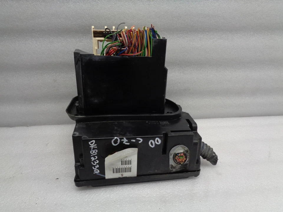 DK812339 1998-2004 VOLVO C70 EXTERIOR MOTOR CAJA FUSIBLES COMPARTIMENTO (3515123) OEM Foto 1 de 4