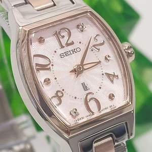 Elegante reloj pulsera de cuarzo para mujer Seiko LUKIA SSWA012 esfera rosa diamante - Imagen 1 de 12
