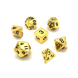 Set 7 dadi poliedrici in metallo dorato 16 mm D&D Magic - Foto 1 di 4