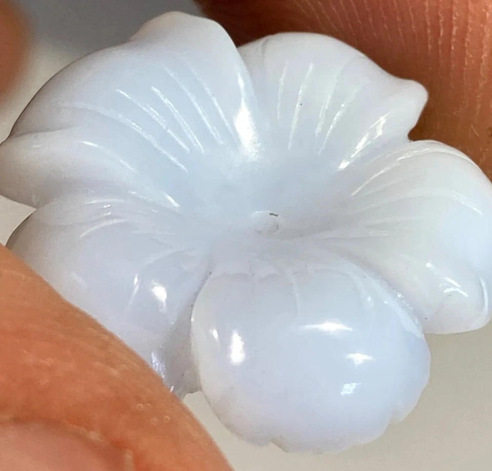 Flower Carving Light Blue Chalcedony Gem Center Hole 20mm Round Gem 17ct e14 - Image 1 of 4