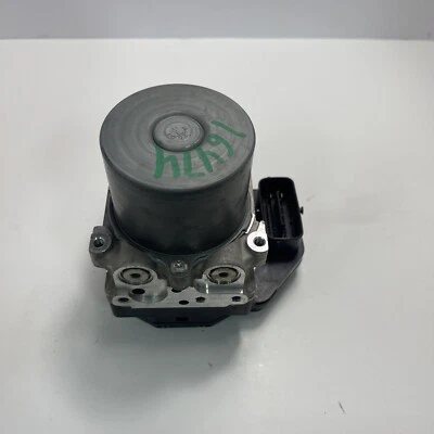 2016 - 2018 Infiniti Q50 3.7L ABS Antilock Brake pump module   47660 4GF0A    YF - Image 1 of 4