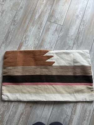 Funda Almohada West Elm Rectángulo Patrón Geométrico Bordada 23.5x13 Foto 1 de 3
