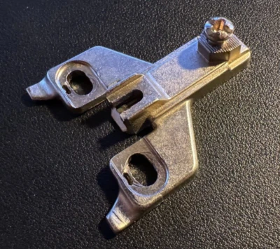 BLUM HINGE Plate 198 860-01 22 matches 198.660-01.22 Twist On Plate Base - Image 1 of 4