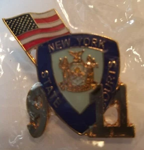 9/11/01 NEW YORK STATE COURTS W/FLAG COMMEMORATIVE PIN - Picture 1 of 1
