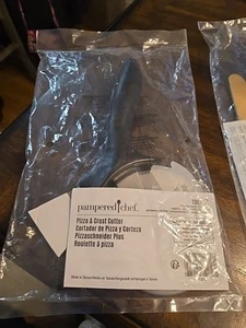 Pampered Chef Pizza- & Krustenschneider - Artikel #1303 - 4" Rad - Spülmaschinenfest - Neu in Verpackung - Bild 1 von 5