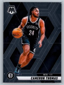 2024-25 Panini Mosaic - Cameron Thomas #8 Brooklyn Nets NBA Basketball Card - Foto 1 di 2