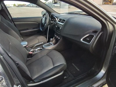 Подушка безопасности для переднего пассажира на приборную панель Dodge Avenger 2010-2014 годов выпуска без усовершенствованной многоступенчатой подушки безопасности - Изображение 1 из 4