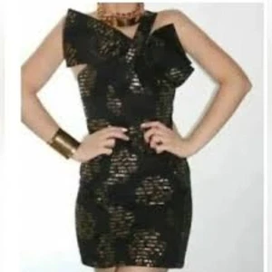 Milly of New York Negro Dorado Metálico Texturizado Un Hombro Arco Mini Talla 2 - Imagen 1 de 11