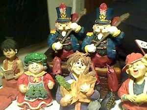 Shelf Sitters Enjoying Life Figurines WMG 2003 Lot of 6 - Picture 1 of 5